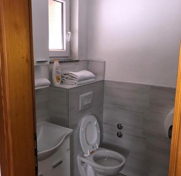 اتاق استاندارد سه نفره, Motel Kula