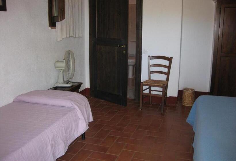 庭の見えるスタンダードトリプルルーム, Agriturismo Bronzivalle