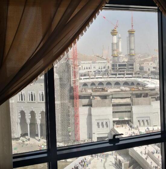 Номер Deluxe с Видом, Al Safwah Hotel First Tower 1