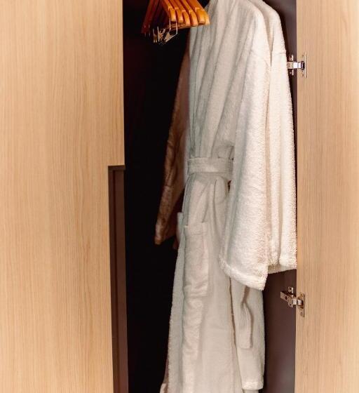 جناح إدارى, Alexandrion Experience