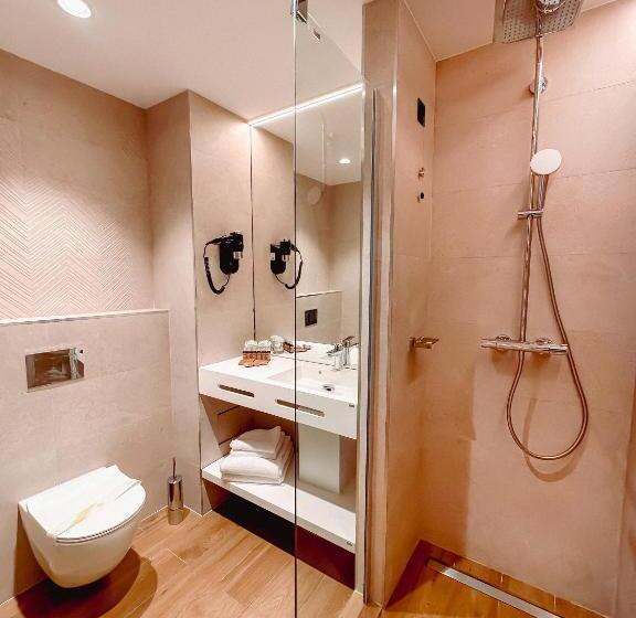 جناح إدارى, Alexandrion Experience