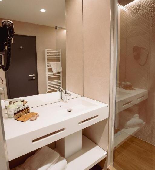 جناح إدارى, Alexandrion Experience