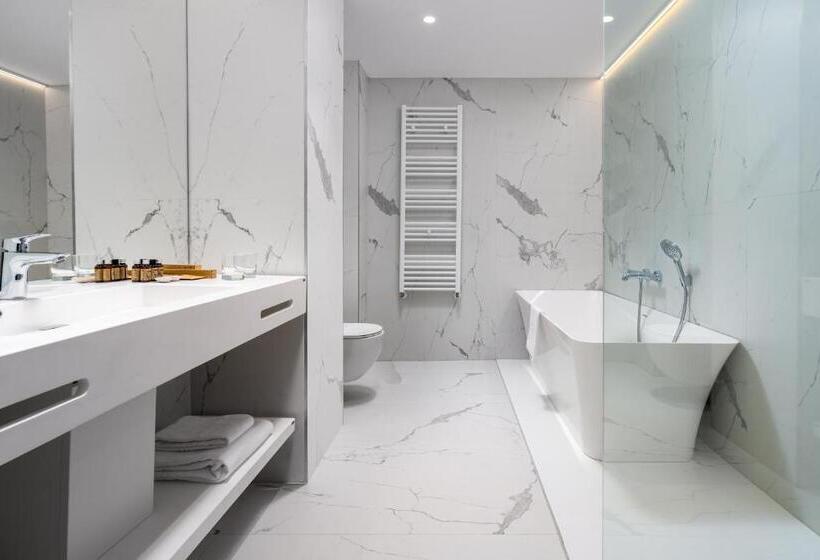 جناح مطلّ علي الجبل, Alexandrion Experience