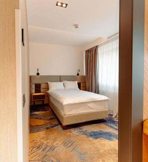 جناح جونيور, Alexandrion Experience