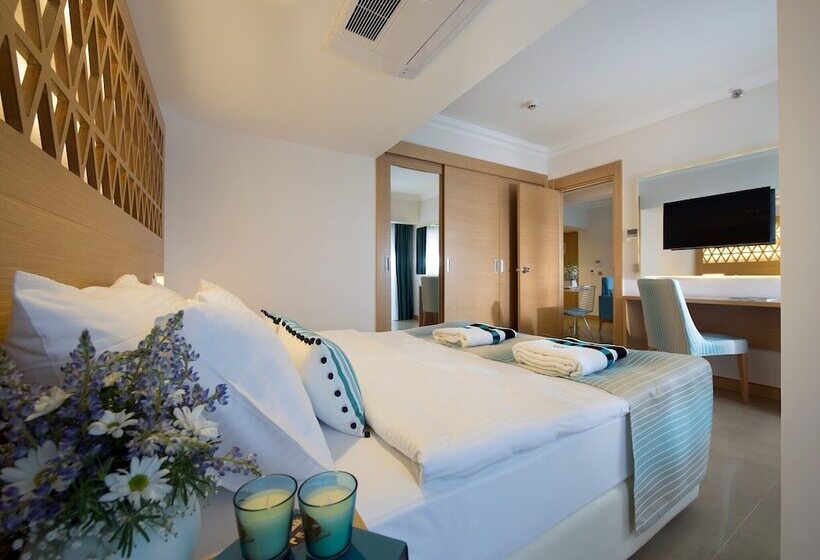 اتاق لوکس سه تخته, Aurasia Design