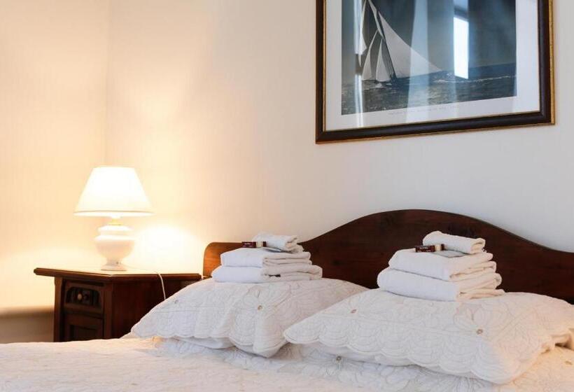 اتاق لوکس, Grasu Pils