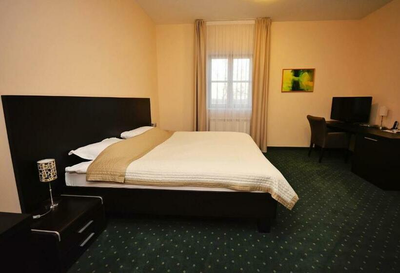 اتاق استاندارد, Kaštel