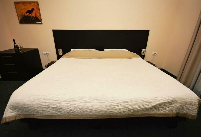 اتاق استاندارد, Kaštel