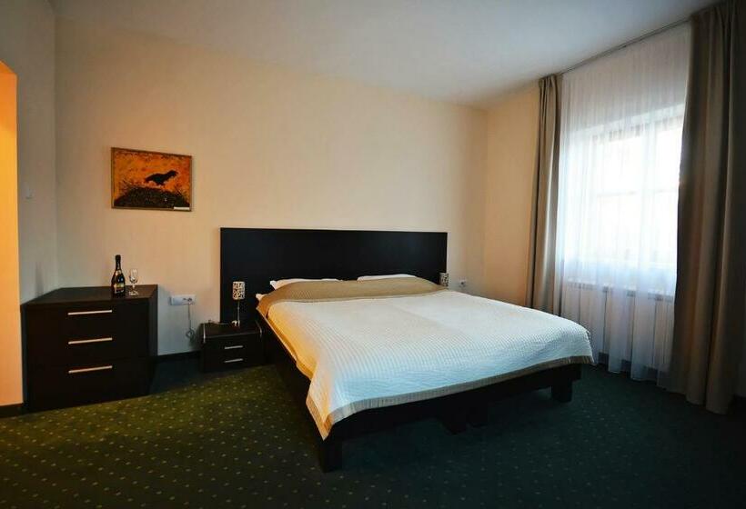 اتاق استاندارد, Kaštel