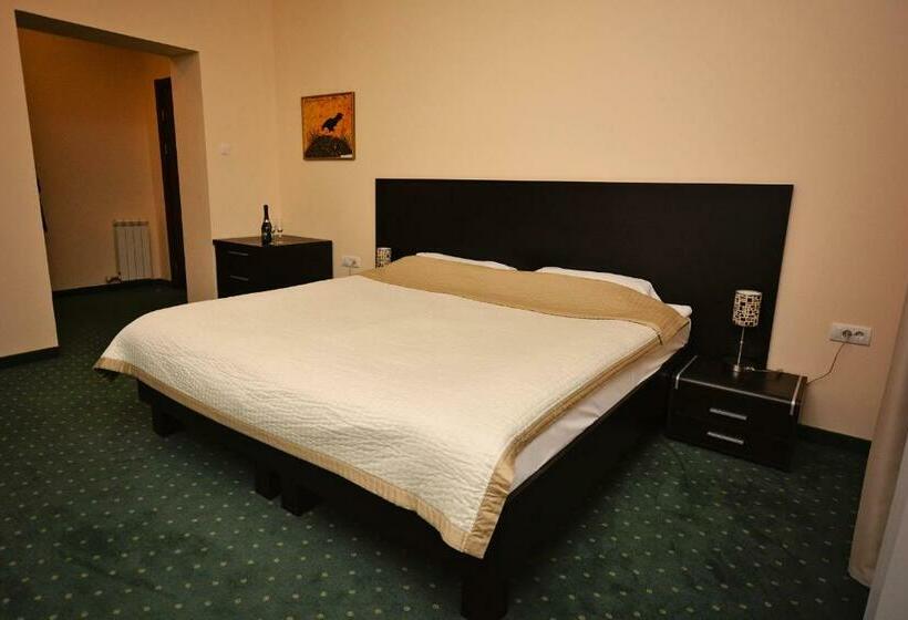 اتاق استاندارد, Kaštel