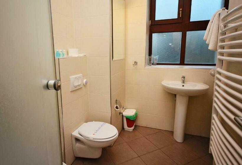 اتاق استاندارد, Kaštel