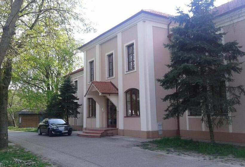 اتاق استاندارد, Kaštel