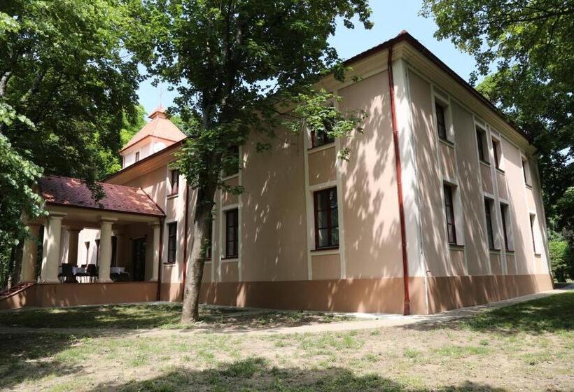 اتاق استاندارد, Kaštel