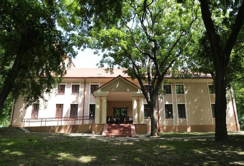 اتاق استاندارد سه نفره, Kaštel