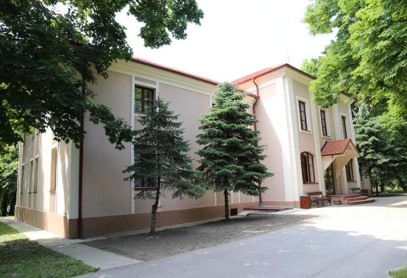 اتاق استاندارد سه نفره, Kaštel