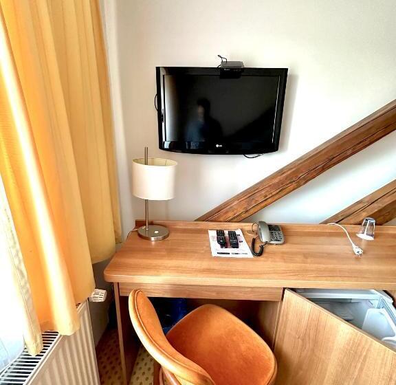 Standard Yhden Hengen Huone, Kopanice