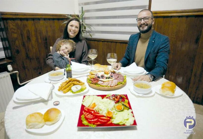 اتاق استاندارد یک نفره, Ravni Gaj