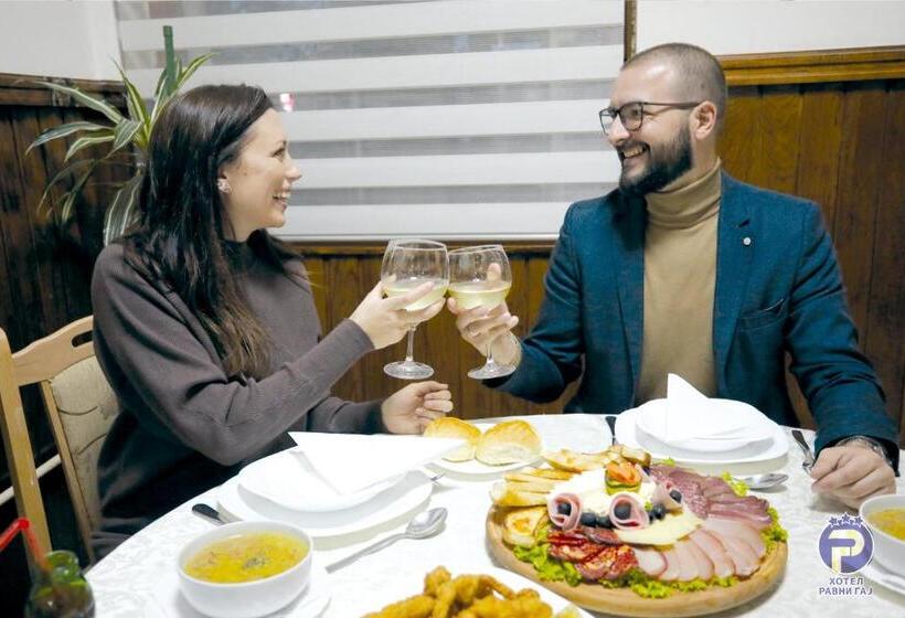 اتاق استاندارد یک نفره, Ravni Gaj