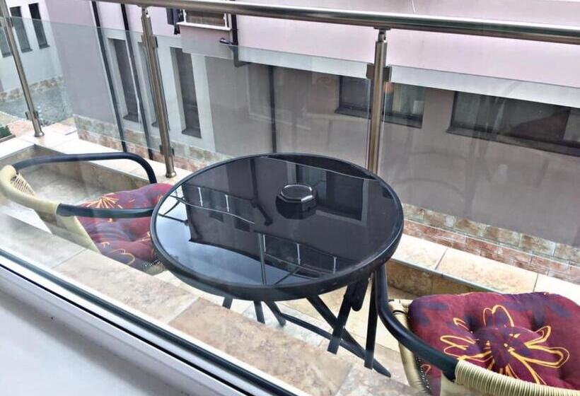 غرفة قياسية ثلاثية مزودة بشرفة, Santa Maria