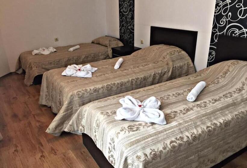 غرفة قياسية ثلاثية مزودة بشرفة, Santa Maria