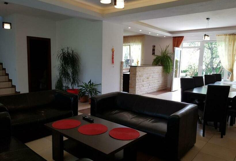 منزل غرفة نوم واحدة, Pensiunea Amarilis