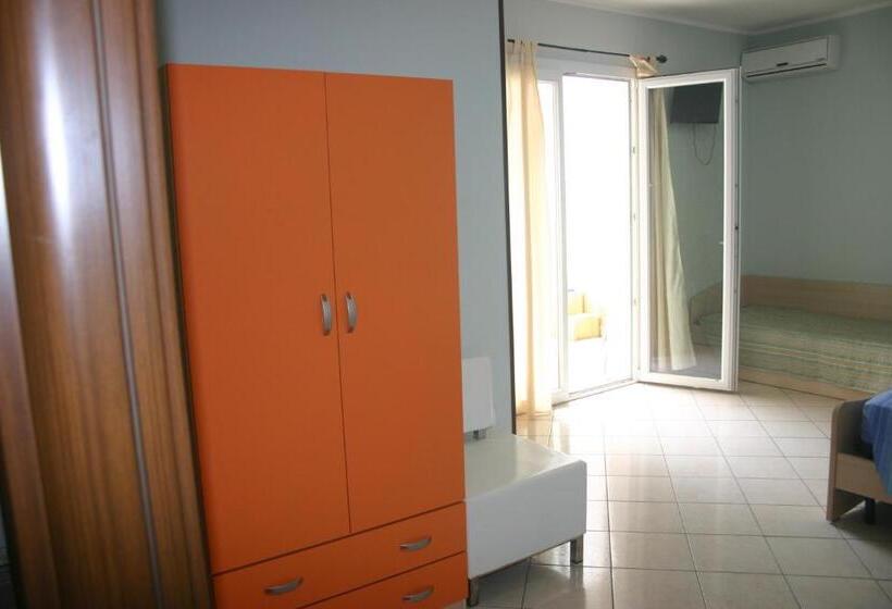 חדר סטנדרט לשלושה, B&b L Angolo