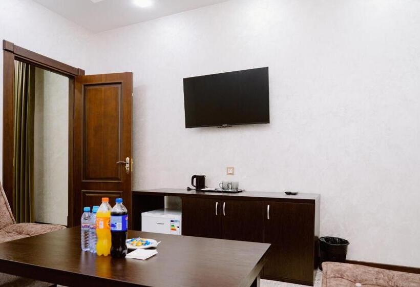 سوئیت با تخت بزرگ, Pga Hotel Free Shuttle To Airport