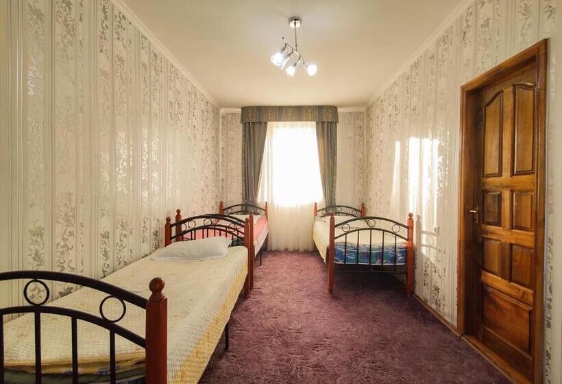 اتاق استاندارد سه نفره, адилет