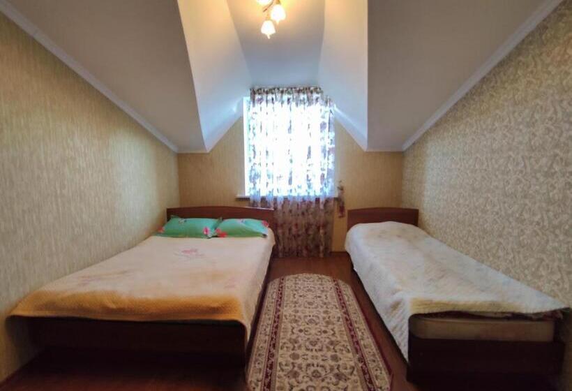 اتاق استاندارد سه نفره, адилет