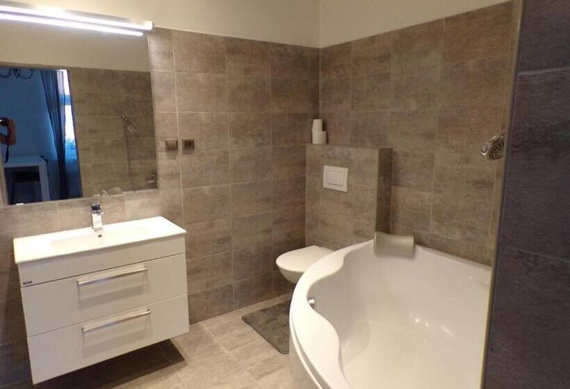 Четырехместный Номер Стандарт, Penzion Restaurace U Helferů