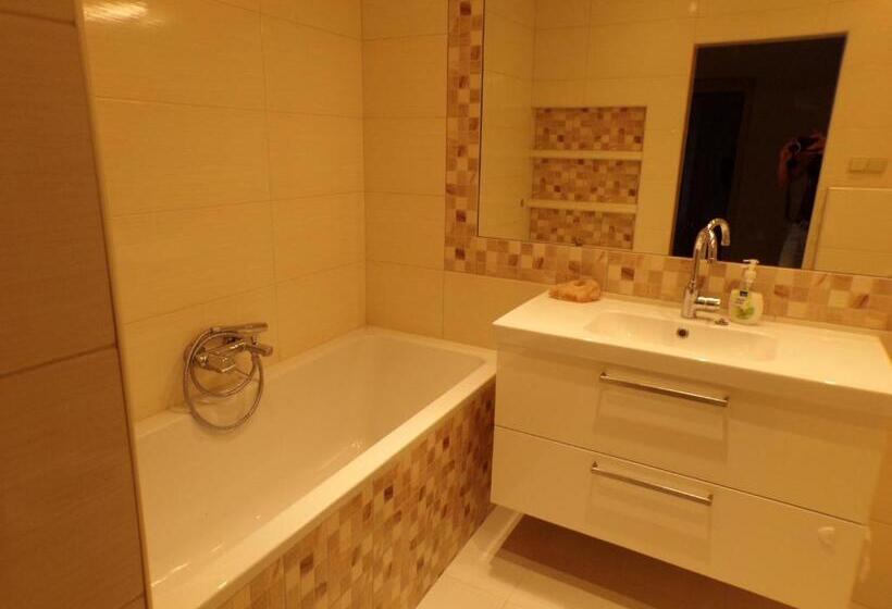 חדר סטנדרט לארבעה, Penzion Restaurace U Helferů