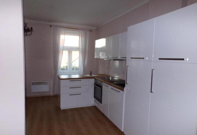 四人标准间, Penzion Restaurace U Helferů