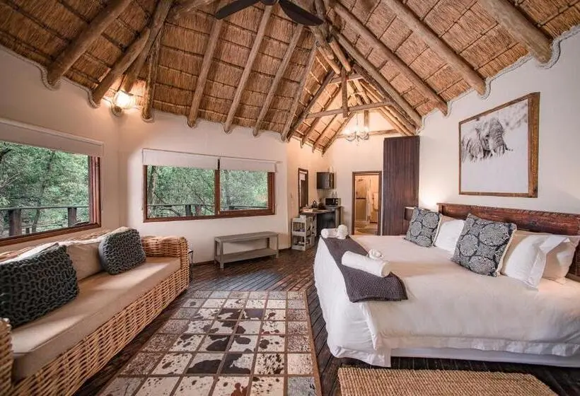 سوئیت با چشم‌انداز رودخانه, Serenity Mountain And Forest Lodge