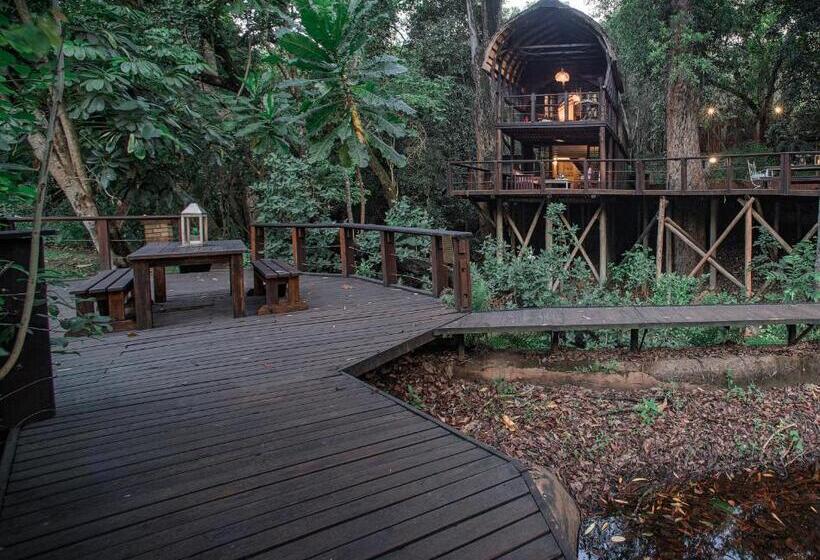 Suite with lake view, Serenity Mountain And Forest Lodge