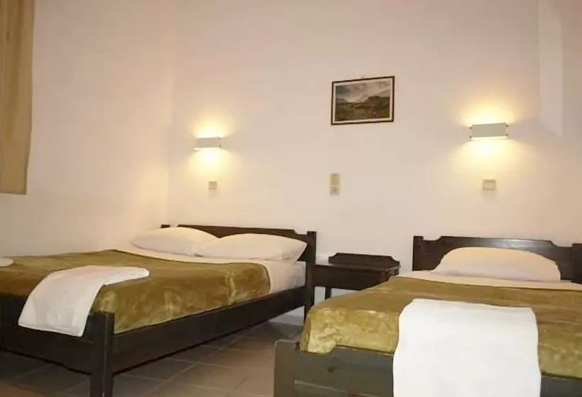 Chambre Triple Standard, Aristea