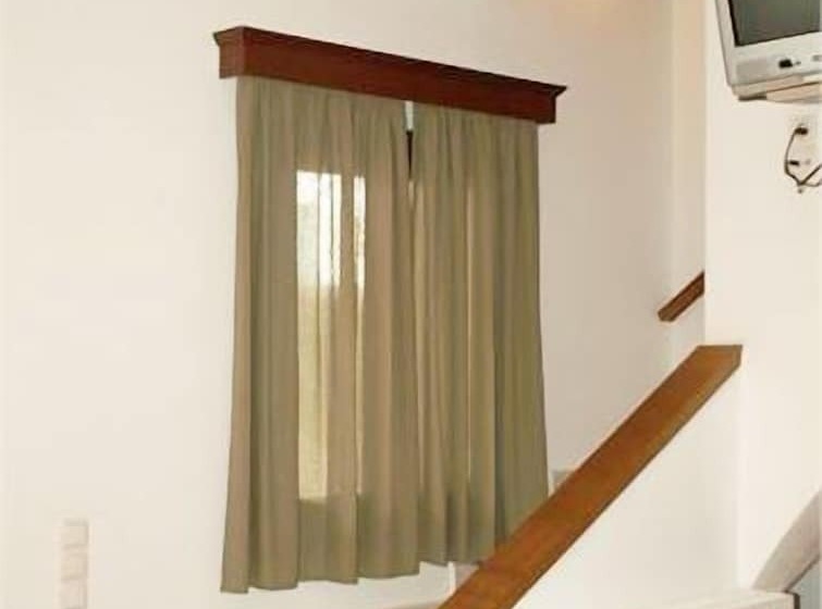 דירת שני חדרים, Aristea