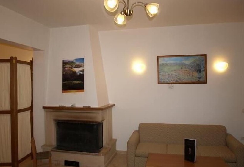 דירת שני חדרים, Aristea