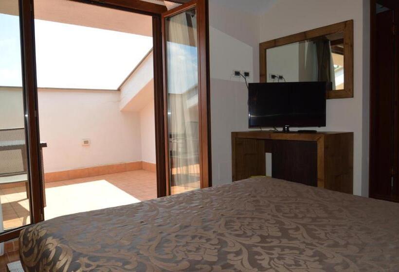 キングサイズベッドのスタンダードルーム, Agriturismo Il Falco