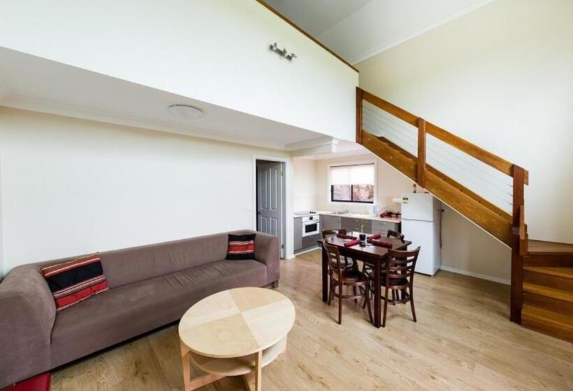 Хижина, Hillview Farmstay