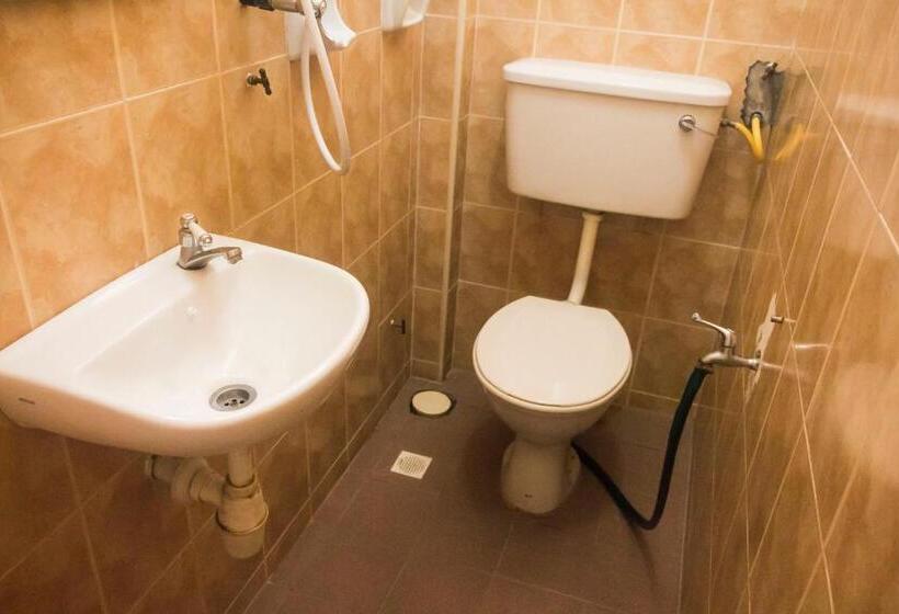 חדר סטנדרט לארבעה, Anggerik Lodging