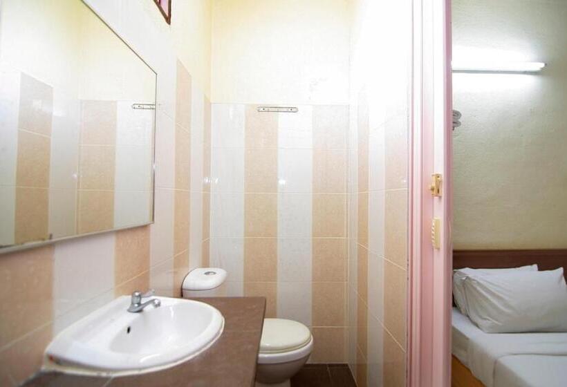 חדר משפחתי, Anggerik Lodging