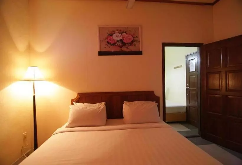 اتاق خانوادگی, Anggerik Lodging
