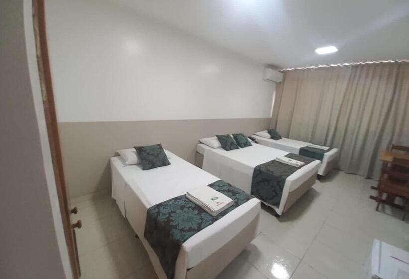 标准三人间, Max