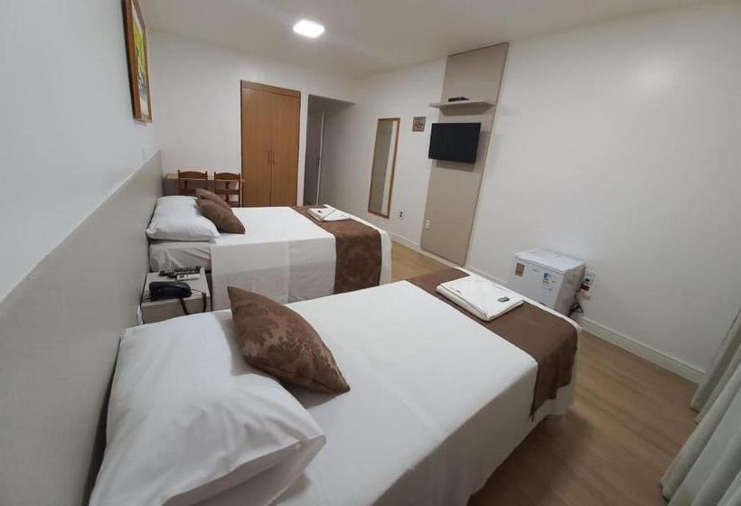 标准三人间, Max