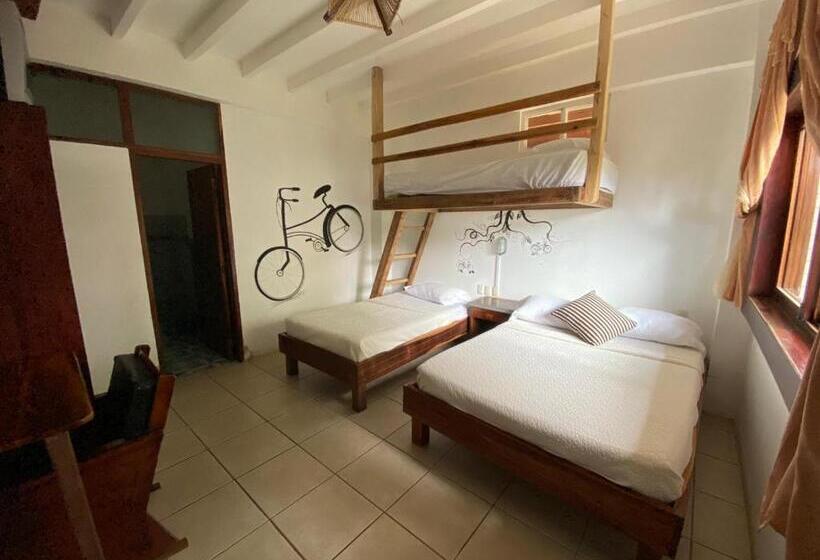 اتاق استاندارد چهار تخته, Nantu Hostería