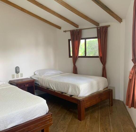 اتاق استاندارد چهار تخته, Nantu Hostería