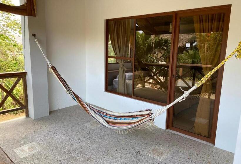 اتاق خانوادگی, Nantu Hostería