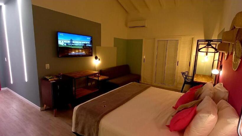 套房配有游泳池, Pousada Toca Da Praia