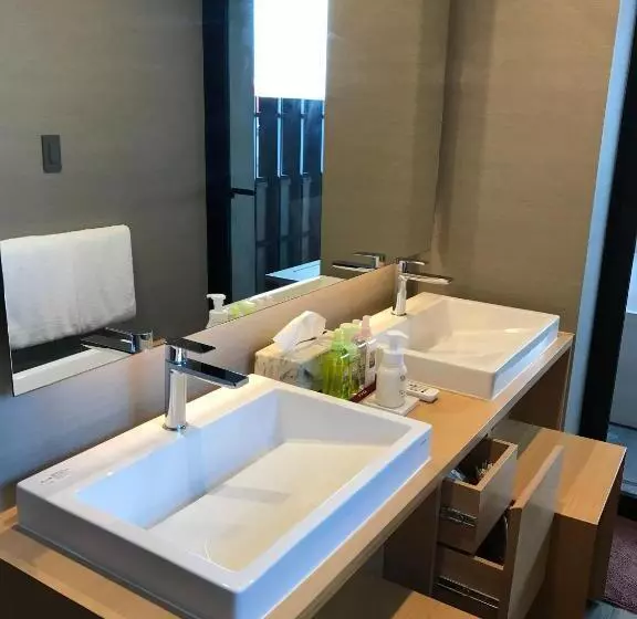デラックスの４人部屋, Chikurakan