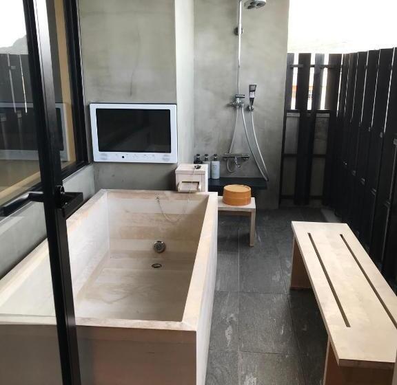 デラックスの４人部屋, Chikurakan